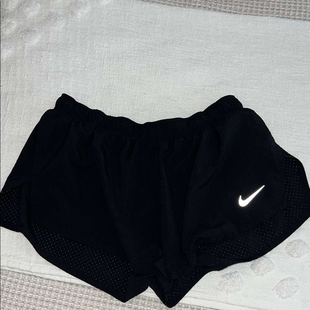 Nike Women's AeroSwift Short 2.5”